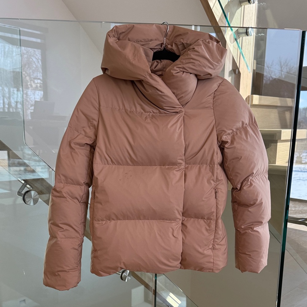 Aritzia / Babaton Women's Duvet Puffer Jacket - Camel Colour